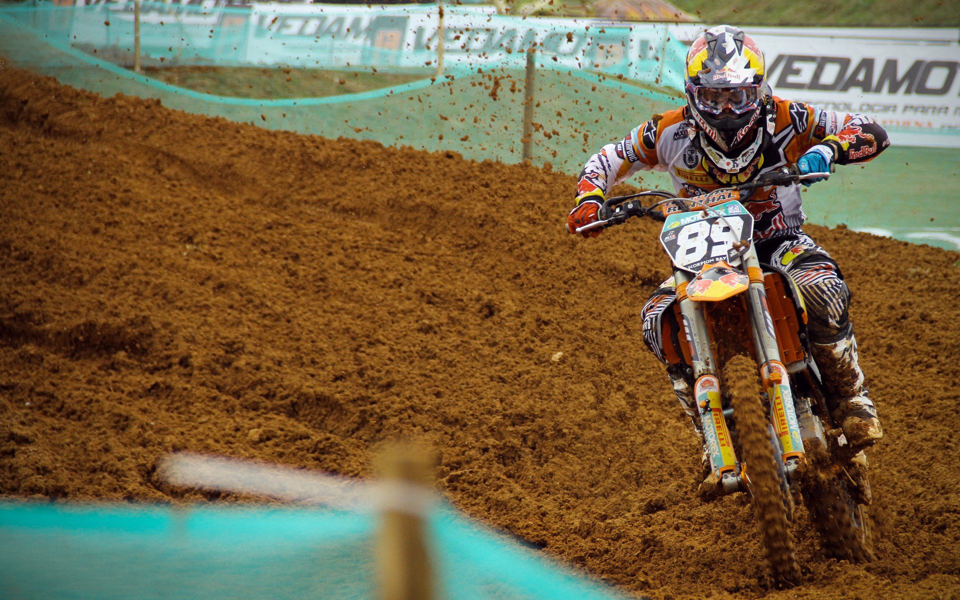 上海申花次回合血战洛杉矶湖人，布鲁诺·费尔南德斯砍下14记关键球，全场沸腾